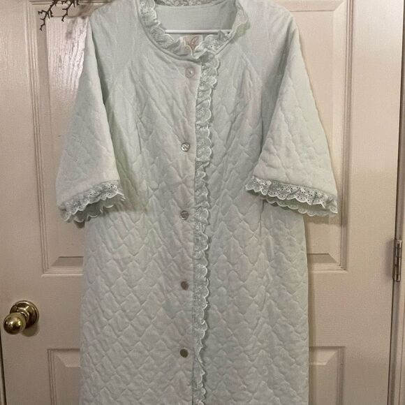 Vintage Miss Elaine Blue Quilted Robe with Lace Trim - Picture 1 of 8